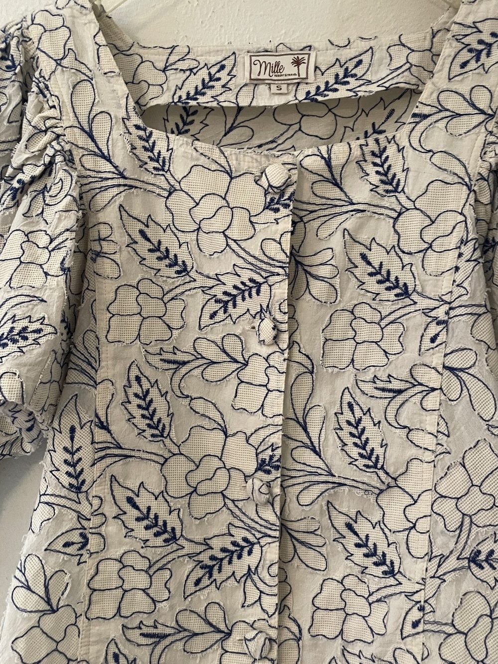 Mille Evelyn Capri Top Blue White Off-White Floral Leaf Linework Tie Cuffs S